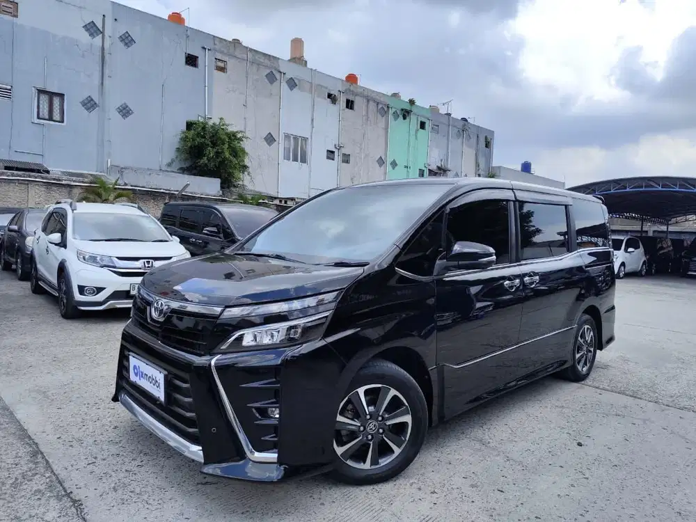 Pajak Panjang - Toyota Voxy 2.0 Bensin-AT 2020