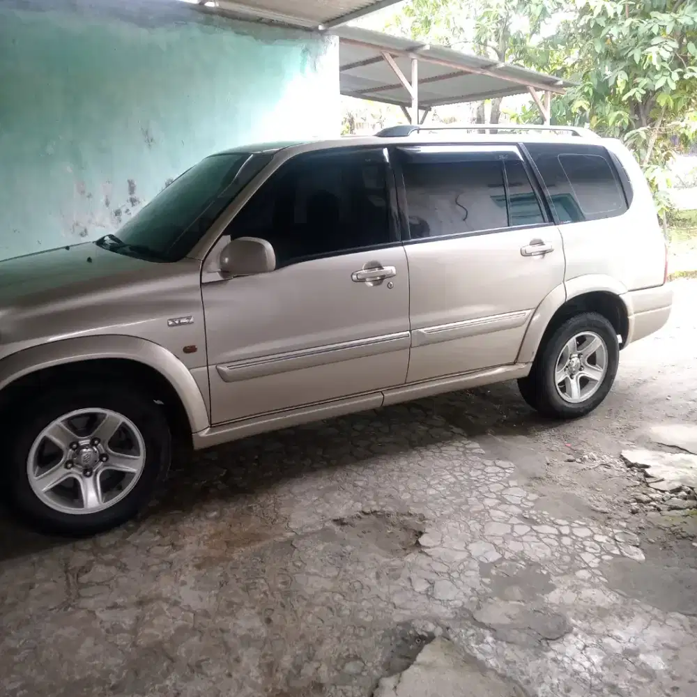 Suzuki grand escudo XL7