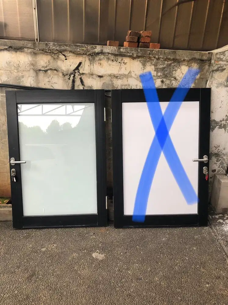 1 Pintu Kaca Aluminium Termasuk Kunci 1 Set Rp 300 rb (NEGO)