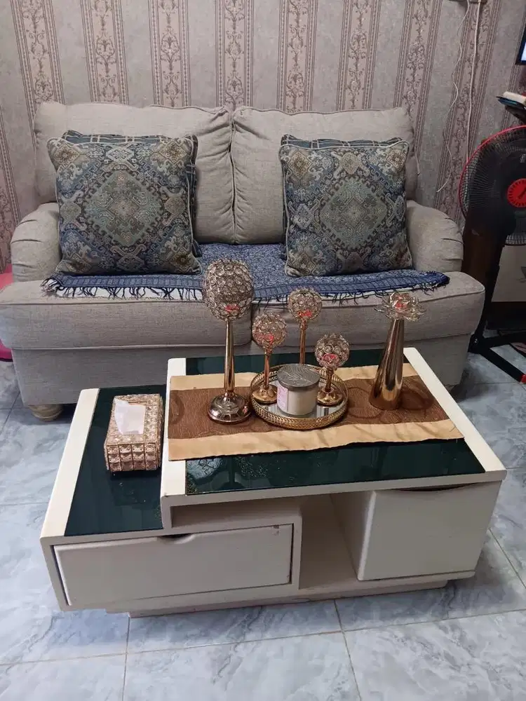 sofa dan meja informa