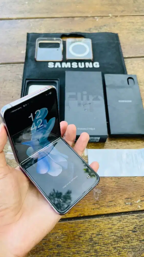 Samsung Z Flip 4 5G 8/256 (SEIN)