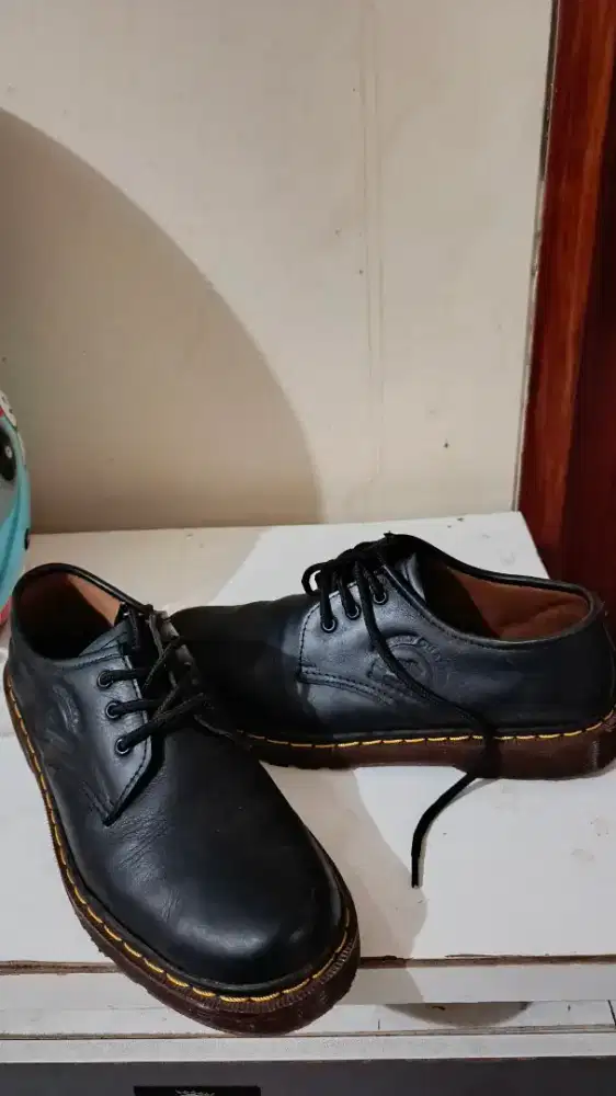 SEPATU DOCKMART SIZE 42