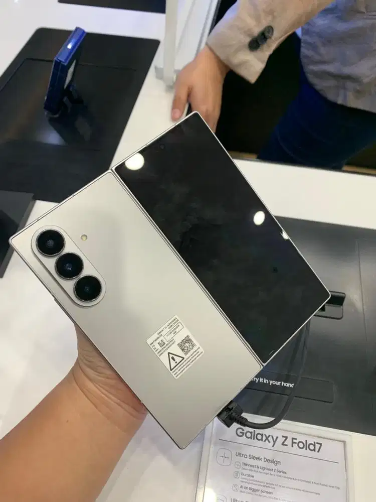 Samsung Galaxy zfold 7 free galaxy buds 3FE