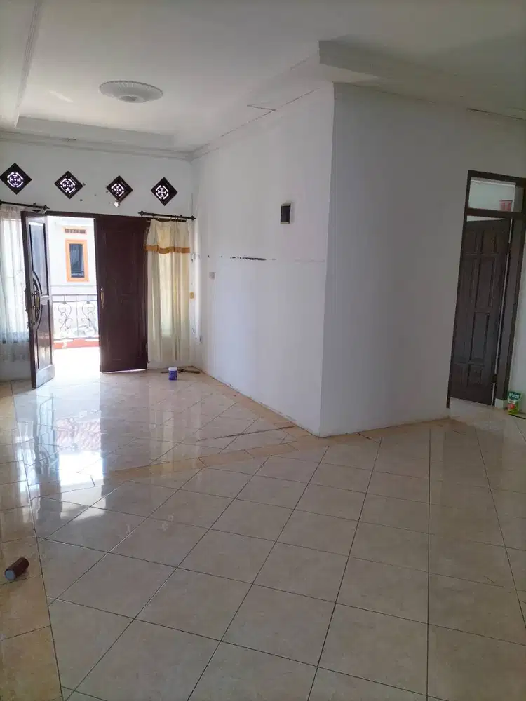 Disewakan Rumah 2 Lantai Bersih Rapih Di Margahayu Raya