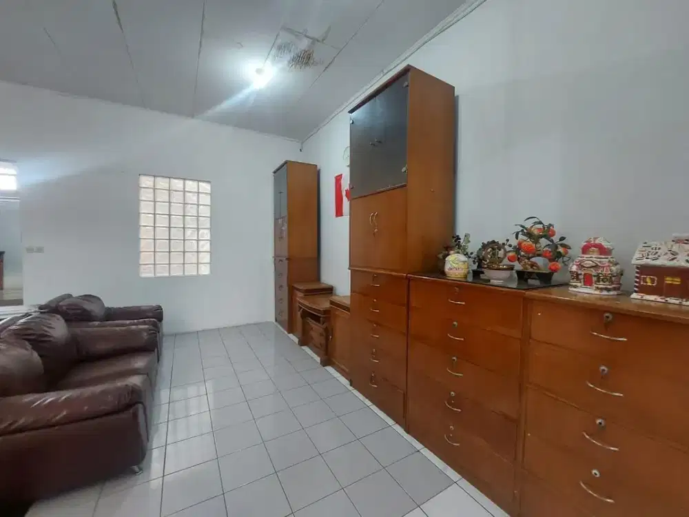 Dijual Rumah 2 Lantai Semi Furnish Siap Huni Lokasi straegis di Setraduta Bandung