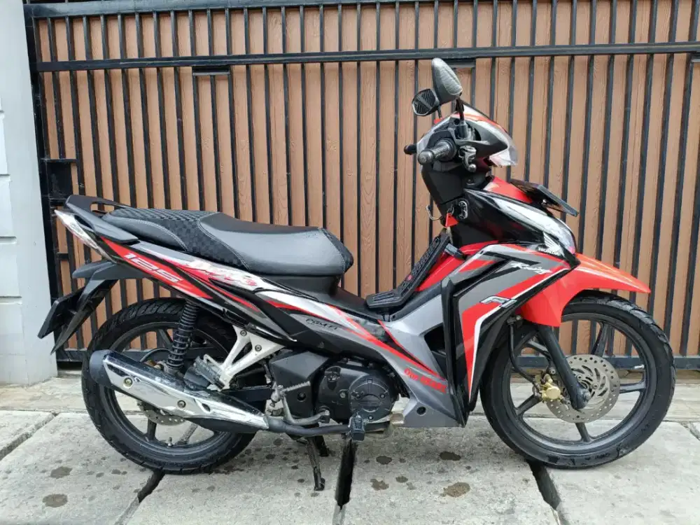 Honda Blade 125 Fi 2014 Cw DD Ban Baru Pajak on bs tt