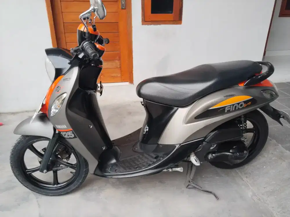 Jual fino 125 tahun 2018 surat lengkap mesin sehat no pr lokasi densel