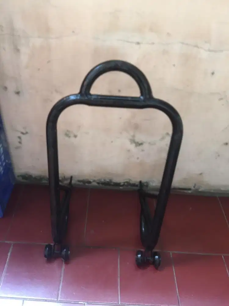 Padock belakang motor sport fairing minat wa