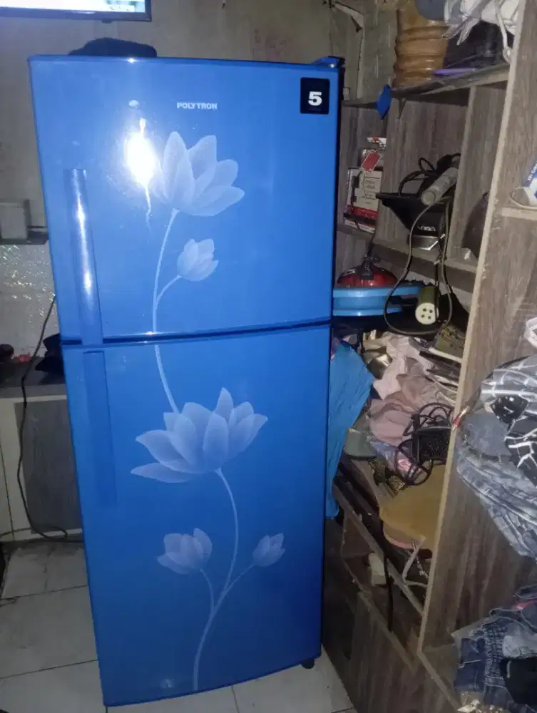 Kulkas 2 pintu Polytron
