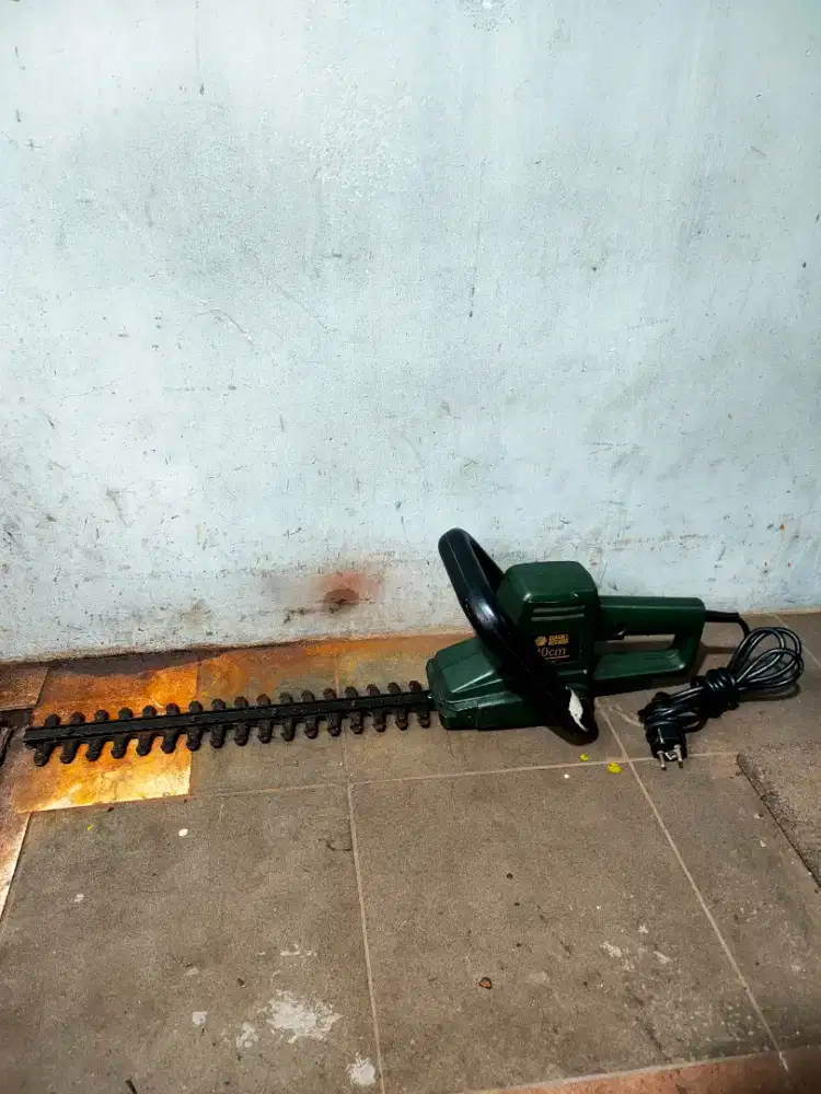 mesin potong rumput black n decker ht40