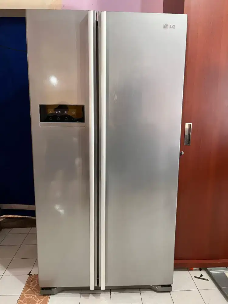 Kulkas merk LG silver