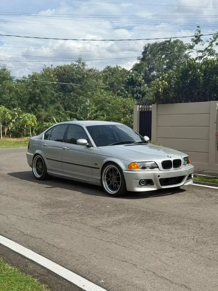 BMW 325i 2001 Bensin