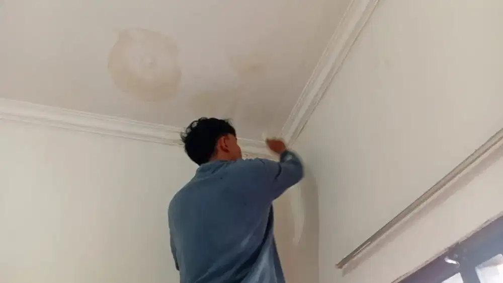 Perbaikan atap bocor dan renovasi