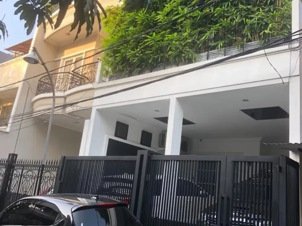 Rumah bagus Gading Indah Kelapa Gading 6x15m 3 lantai, lokasi strategis, siap huni