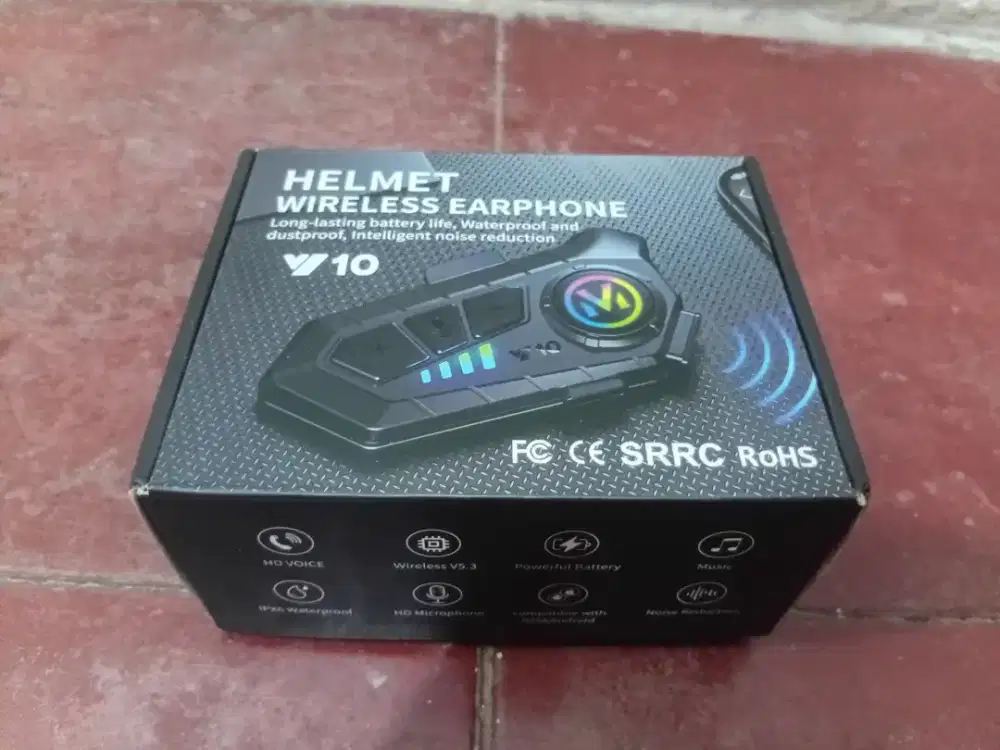 Intercom (wireless helmet)