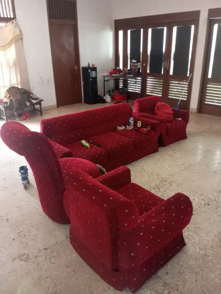 sofa merah murah meriah