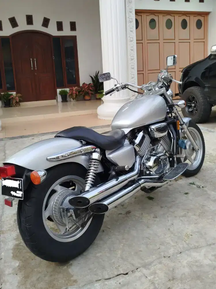Moge 750 cc V four mulus Honda Magna Shadow