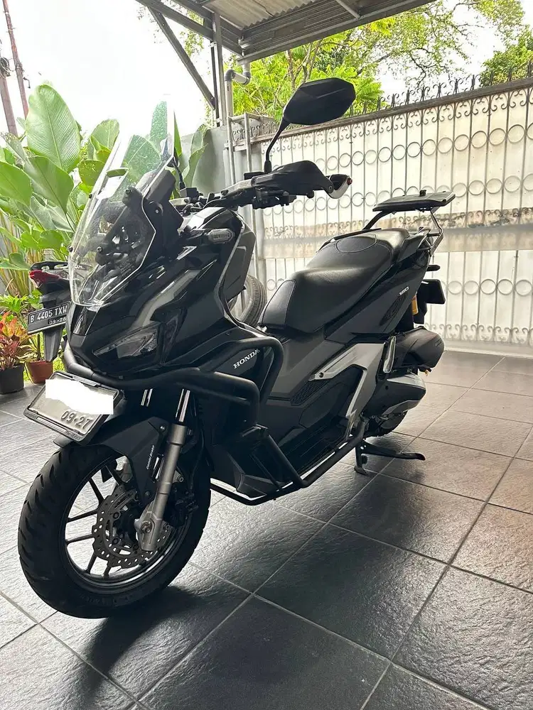 HONDA ADV 160 CBS WARNA HITAM TAHUN 2022