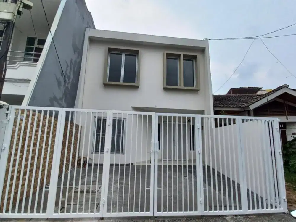 DIJUAL CEPAT RUMAH 2,5 LANTAI SIAP HUNI DI TAMAN SURYA 2 JAKARTA BARAT