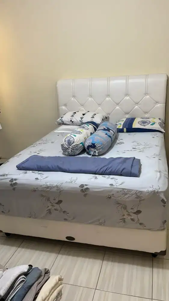 dijual 1 set springbed + dipan merk elite tipe Royal Estima
