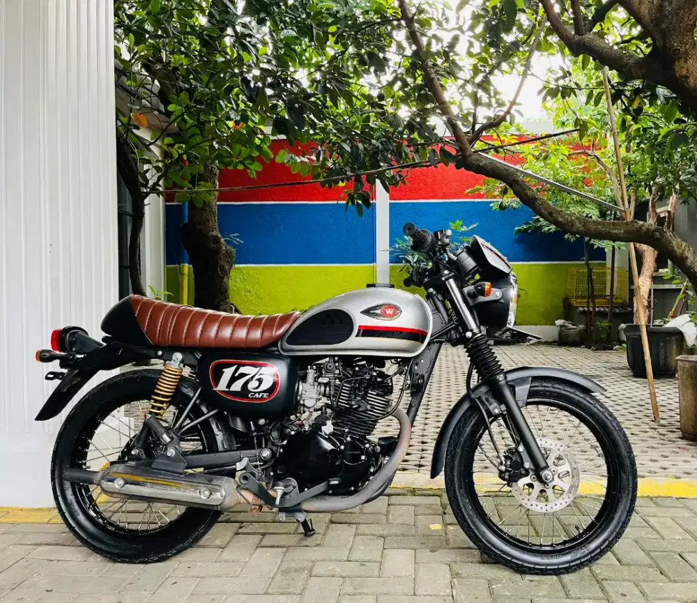Kawasaki w175 cafe