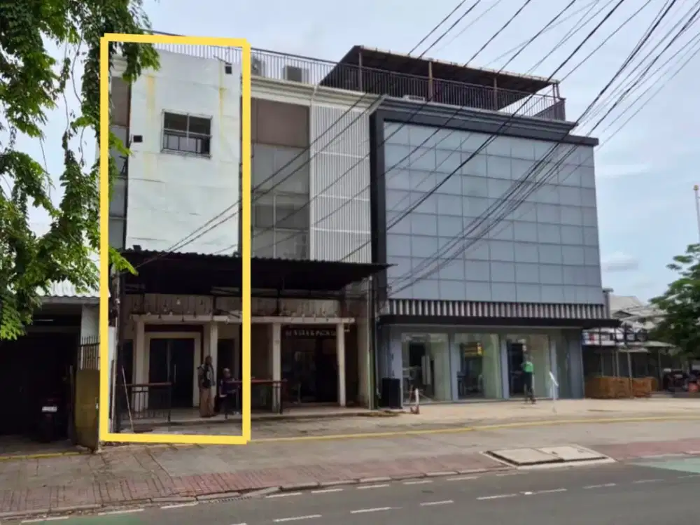 Ruko Disewakan di Jl. Tebet Raya Jakarta Selatan - 3 Lantai + Rooftop, Lokasi Strategis Ramai Usaha