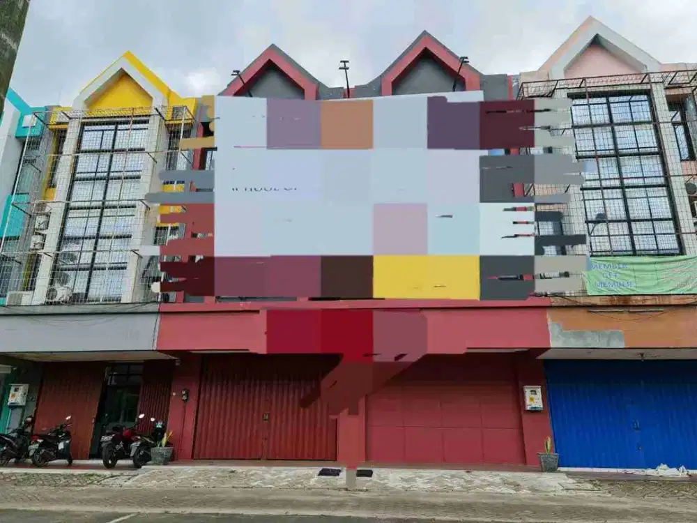 Ruko Gandeng. Hadap Jalan Raya. 3 Lantai. Bebas Banjir.