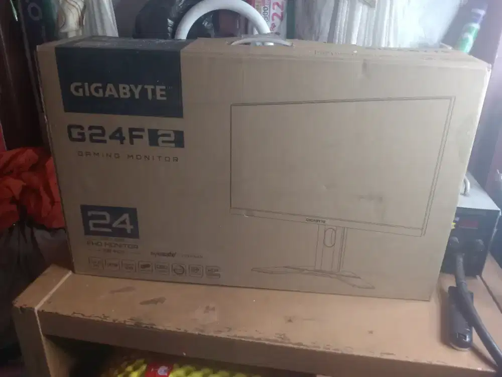 Monitor 24 inch Gigabyte minus