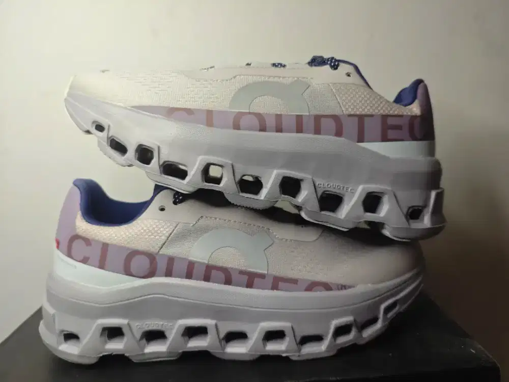 SEPATU OC ON CLOUD MONSTER