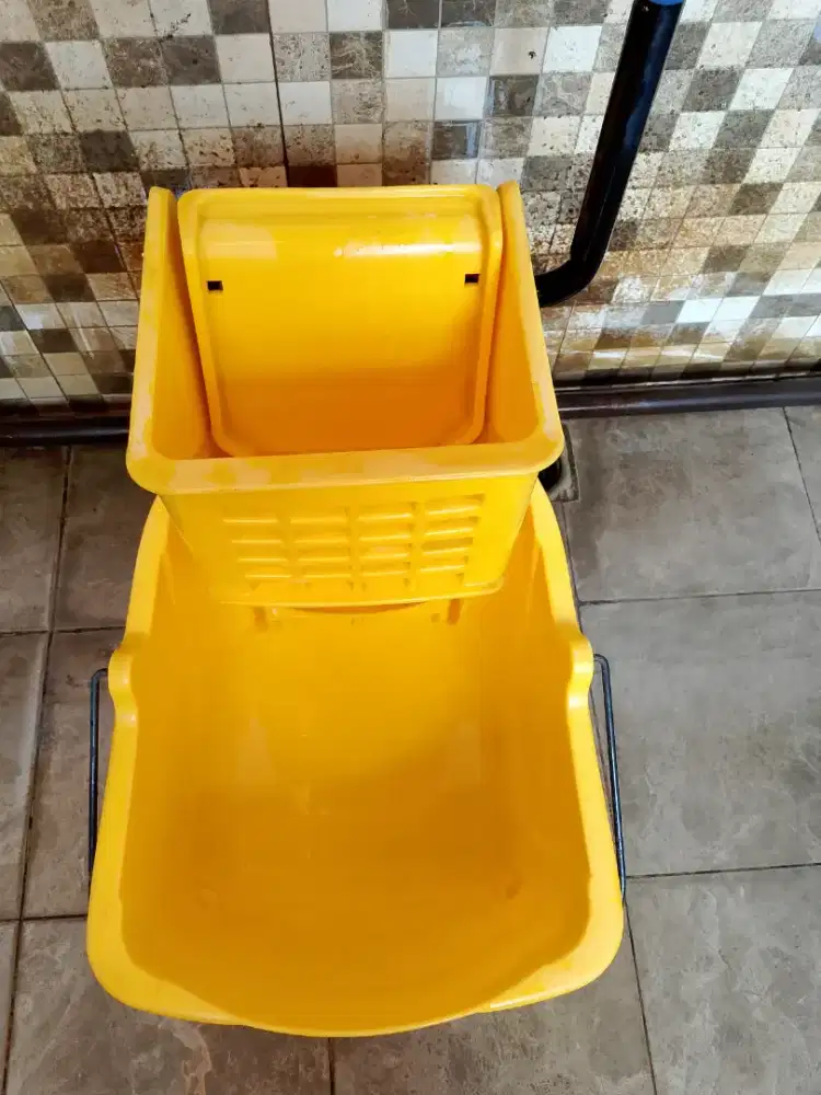 Alat pemeras kain pel manual