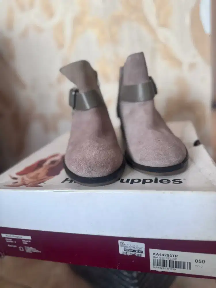 sepatu boot bahan suede hush puppies,baru belum pernah dpakai