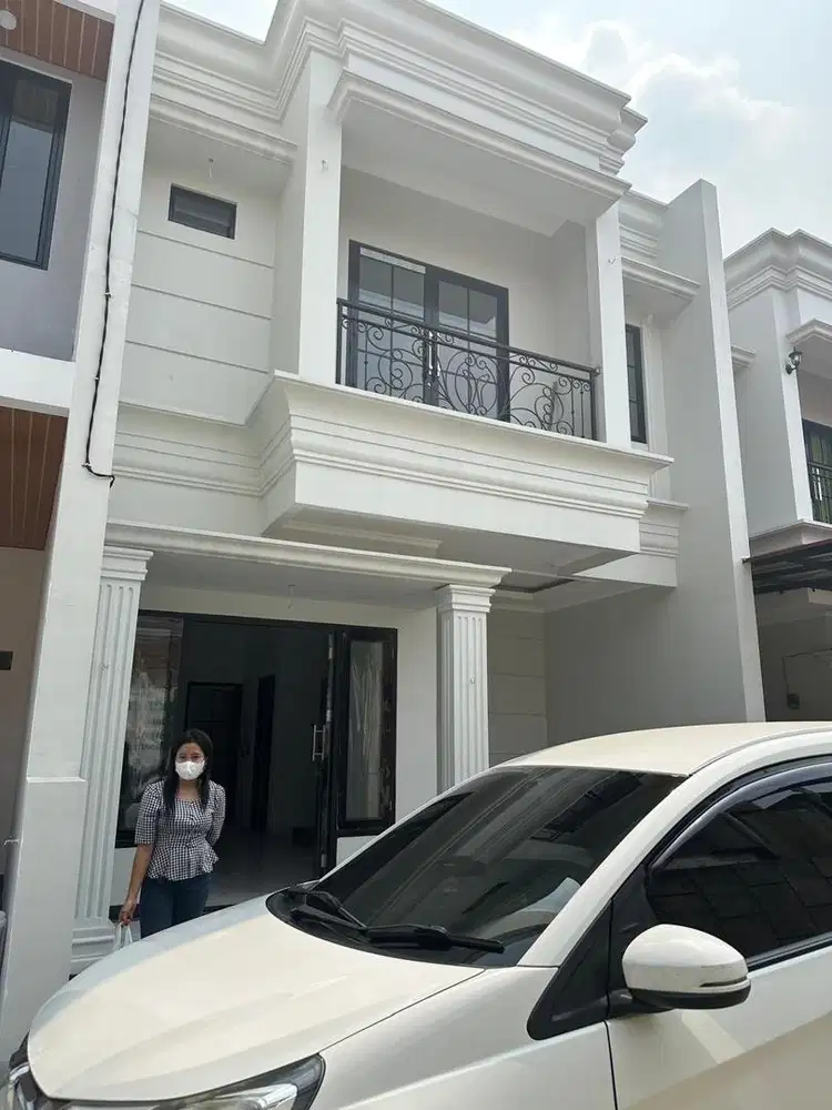 SEWA RUMAH 2 LANTAI TAHUNAN