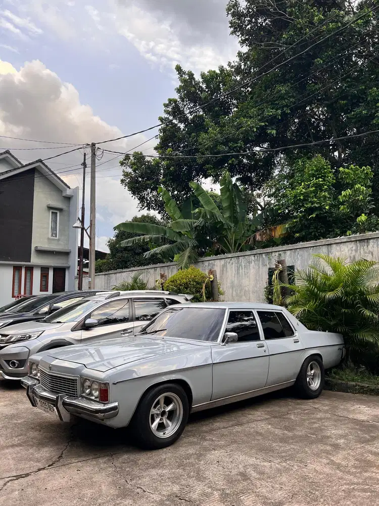 Holden statesman HJ 1975