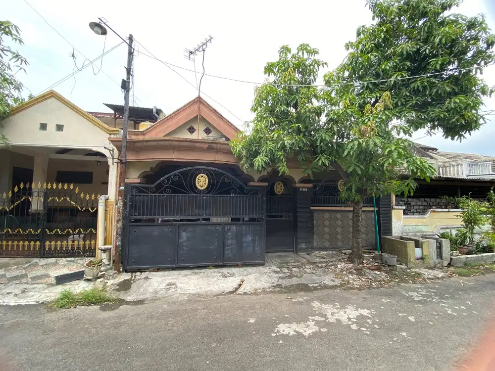 Dijual Rumah 1 Lantai dengan kondisi cukup terawat dan terhuni
