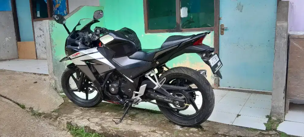 Honda CBR 150R tahun 2015