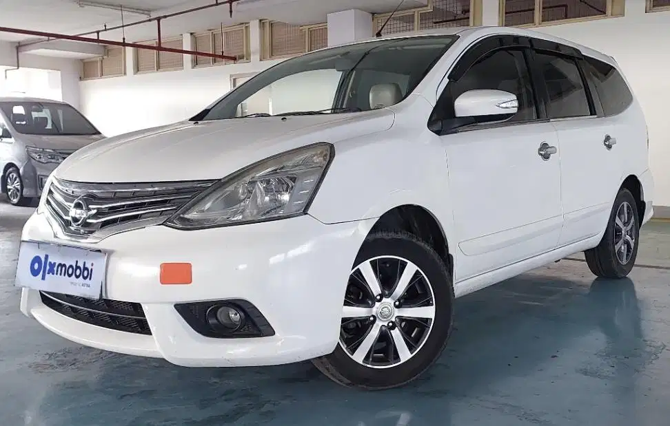 TDP 5,JT Nissan Grand Livina 1.5 XV Bensin-AT Putih 2017
