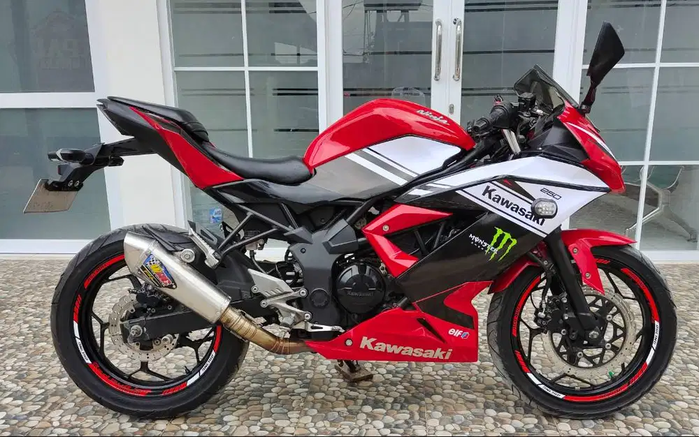 Kawasaki Ninja 250RR Mono, tahun 2016.
