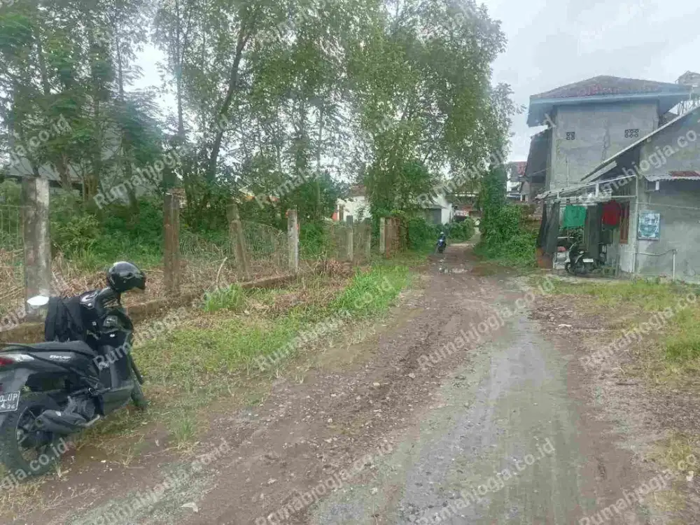 tanah sangat strategis 30 meter dari jalan raya Kaliurang KM 13