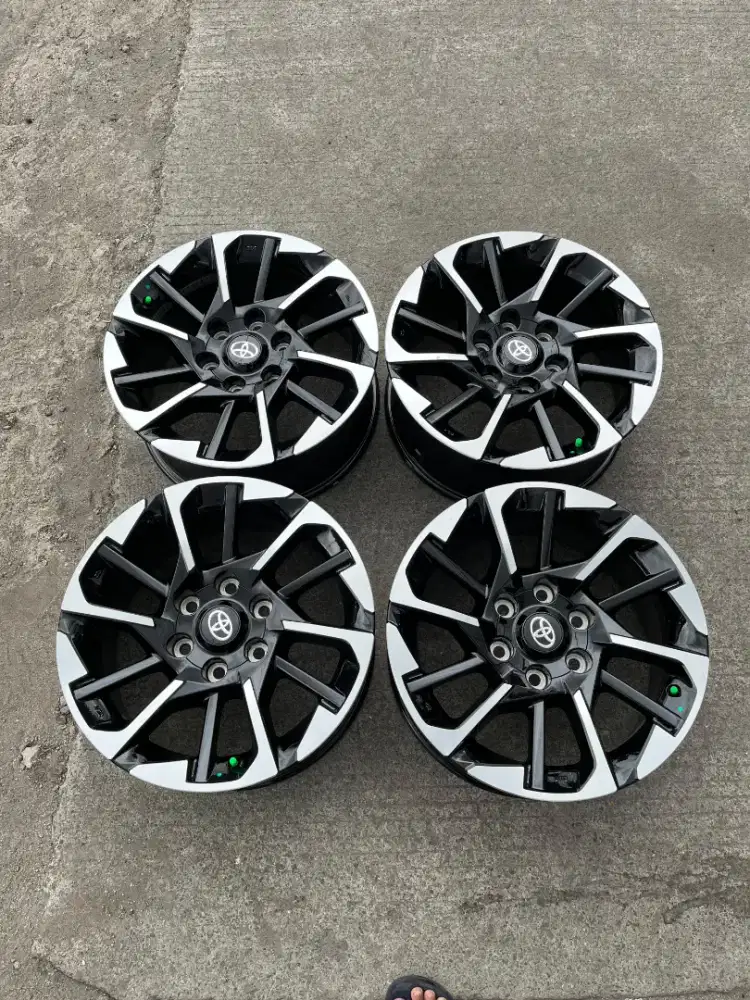 jual veleg ori copotan fortuner GR barang sangat mulus r 18