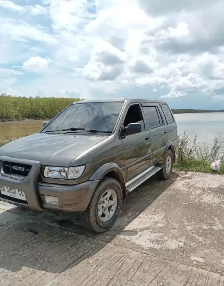 Isuzu Panther Touring 2.5 Turbo Manual Diesel Tahun 2002