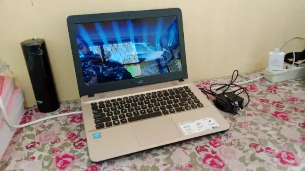 Laptop ASUS Slim + Internal 500 Gb + Ram 4 Gb + Batre Awet + Nego
