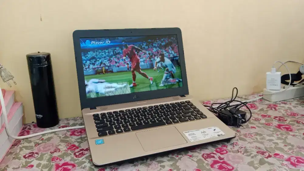 Laptop ASUS Slim + Internal 500 Gb + Ram 4 Gb + Batre Awet + Body Ok
