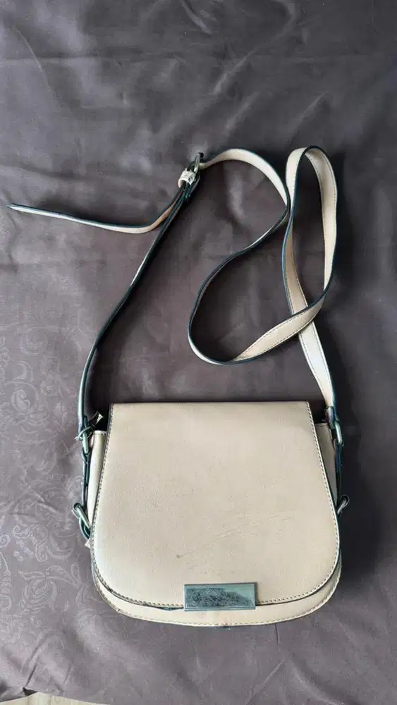 Atmosphere sling Bag