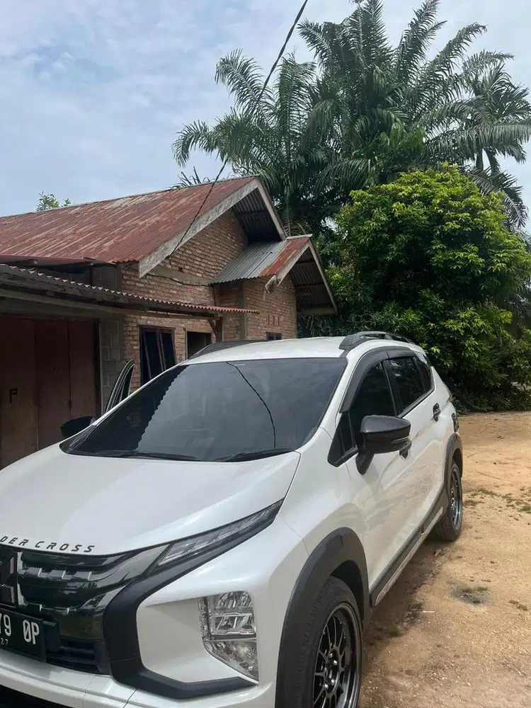 Xpander cross 1.5L plus black edision