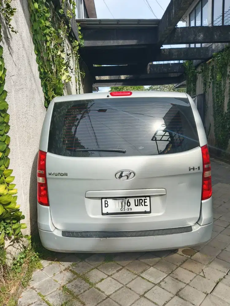 Dijual Hyundai H-1 12 seat tahun pembuatan 2013 registrasi 2014