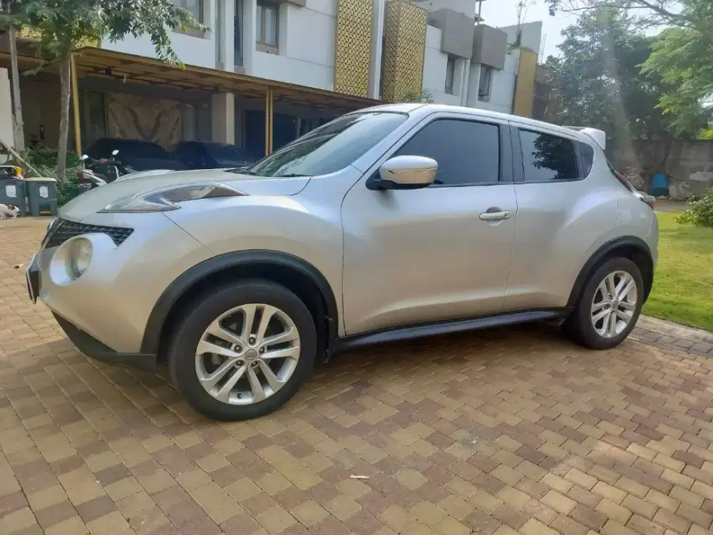 Nissan Juke RX 1.5 red interior