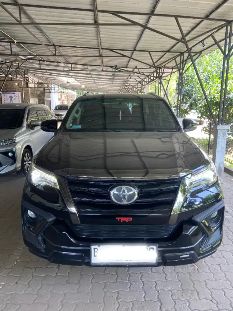 Totoyota Fortuner VRZ TRD A/T 2020 Hitam