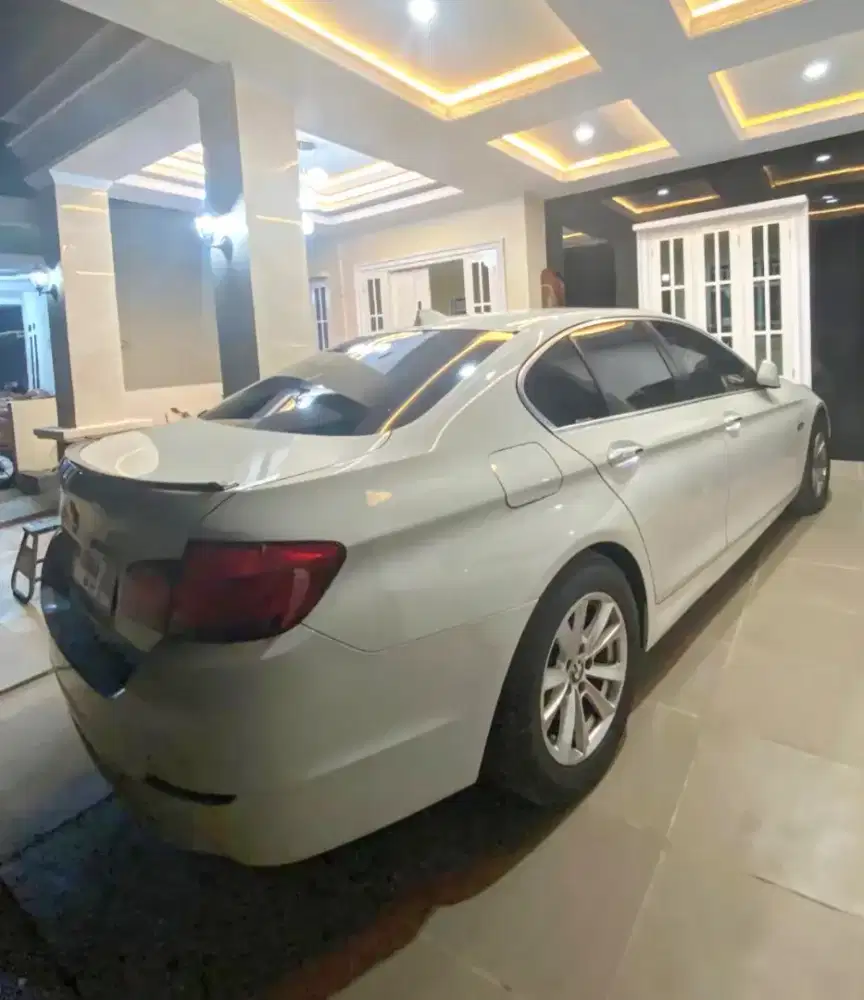 MURAH CASH. BMW F10 Sunroof 2013 luxury 320i 520d modern 520i