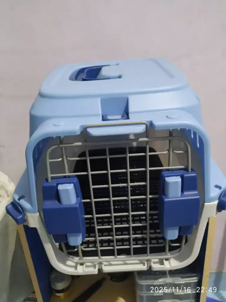 Pet cargo dog cat carrier kennel box anjing atau kucing