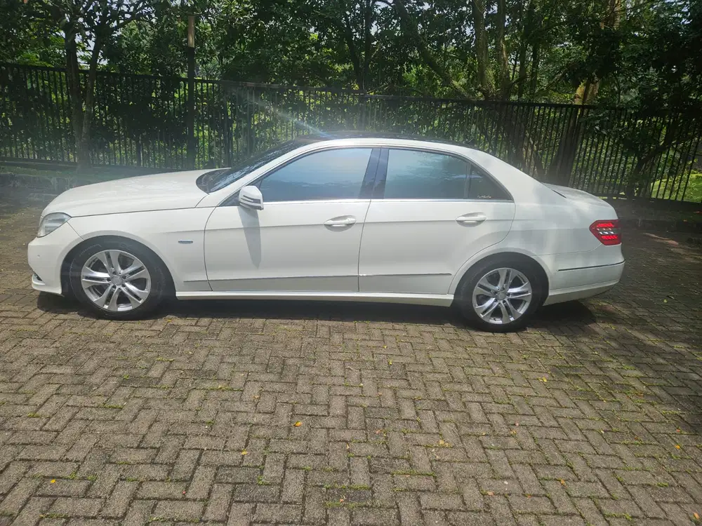 Mercedes-Benz E250 2011 Bensin